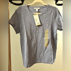NWT. Women’s Nine West tee, light blue. Sz M